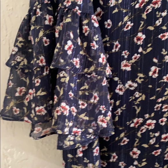 NWT Cece blouse. - Picture 4 of 6